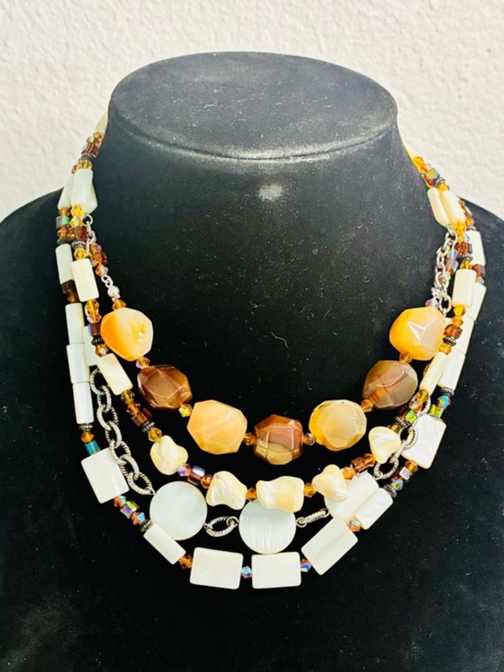 4 Layered Natural Agate Cream Tan Brown AB Beaded Necklace - Unbranded Like New